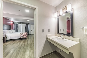 Deluxe Room, 2 Queen Beds, Accessible (Smoke Free)