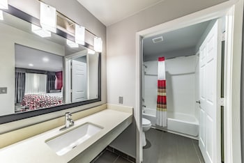 Deluxe Room, 2 Queen Beds (Smoke Free)