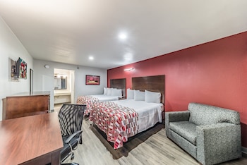 Deluxe Room, 2 Queen Beds, Accessible (Smoke Free)