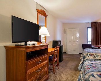 Standard Room, 2 Queen Beds, Non Smoking
