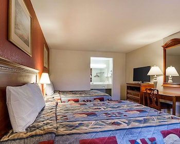 Standard Room, 2 Queen Beds, Non Smoking