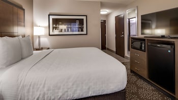 Standard Room, 1 Queen Bed, Non Smoking, Refrigerator & Microwave