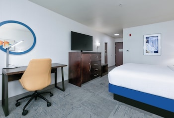 Standard Room, 1 King Bed, Mobility Accessible (Mobility, Roll-In Shower)