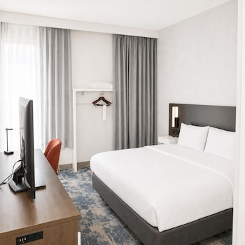 Room, 1 King Bed, Mobility Accessible, Microwave