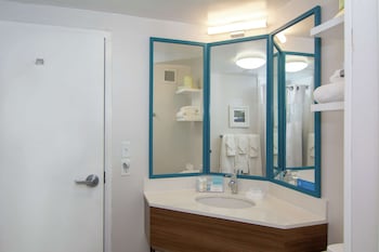 Room, 2 Queen Beds, Non Smoking
