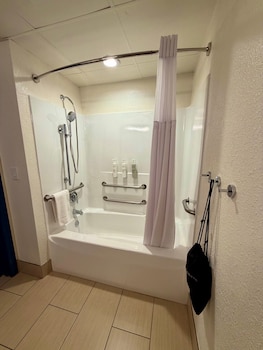 Room, Bathtub (Mobility & Hearing)