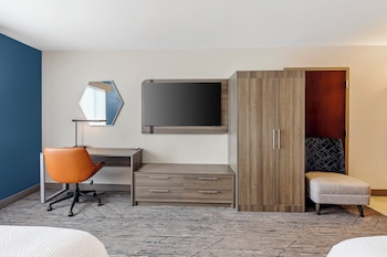 Standard Room, 2 Queen Beds (Mobility, Roll-In Shower)