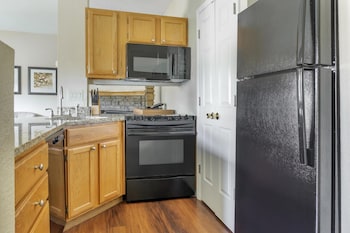 2 BEDROOM 1 KING 1 QUEEN SUITE WITH KITCHEN