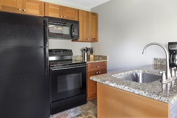1 BEDROOM 1 QUEEN TOWNHOUSE WITH SOFABED
