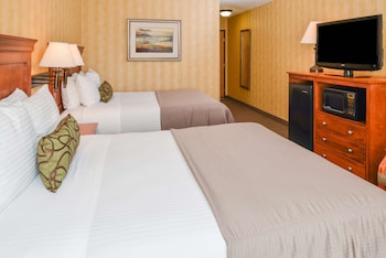 Standard Room, 2 Queen Beds, Accessible, Bathtub (Pet Friendly)