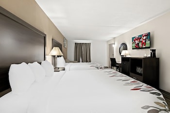 Deluxe Room, 2 Queen Beds, Smoking