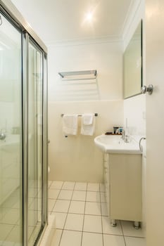 Standard Room, 1 Queen Bed