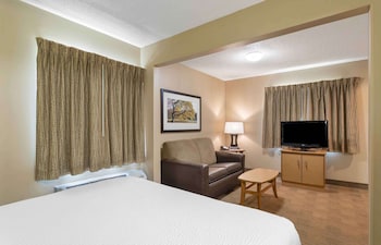 Deluxe Studio, 1 Queen Bed with Sofa bed, Non Smoking