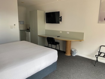 Deluxe King Room (Not Pet Friendly)
