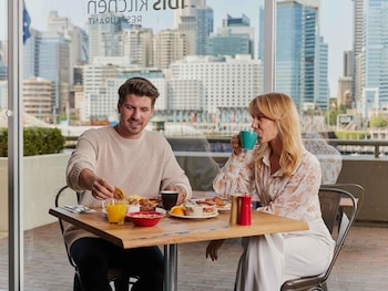 Superior Room, 2 Twin Beds, (Darling Harbor Facing)