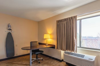 Premium Room, 1 King Bed (Upgraded Bedding & Snack, Smoke Free)