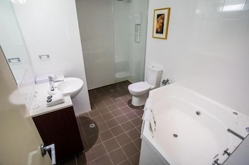 Riverview Spa Suite