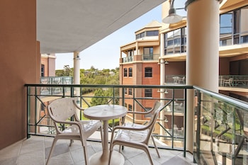 Courtyard Queen Room with Balcony