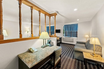 Suite, 1 King Bed, Non Smoking, Club Lounge Access