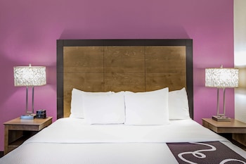 Deluxe Suite, 1 King Bed with Sofa bed, Non Smoking (2 Room)