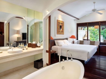 Room, 1 King Bed, Terrace (Tropical,1 King Bed, Beach Wing)