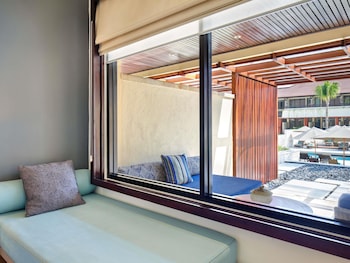 Deluxe Room, 1 King Bed, Pool Access (Garden Wing Separated from the beach by a road)