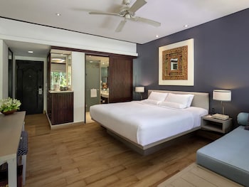 Deluxe Room, 1 King Bed (Garden Wing Separated from the Beach by the Road)