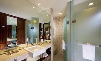 Deluxe Room, 1 King Bed, Pool Access (Garden Wing)