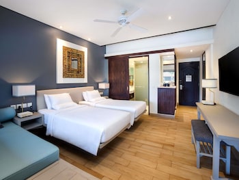 Deluxe Room, 1 King Bed, Pool Access (Garden Wing Separated from the beach by a road)