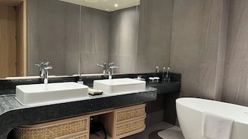 Privilege, Suite, 1 King Bed with Sofa bed