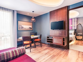 Deluxe Suite, 1 King Bed