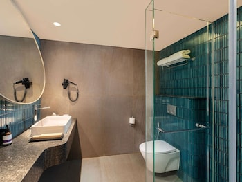 Privilege, Twin Room, 2 Twin Beds, City View