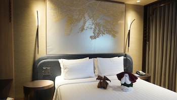 Privilege, Suite, 1 King Bed with Sofa bed