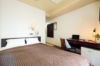 Double Room, Smoking