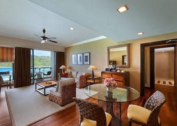 Cliff Premier Suite