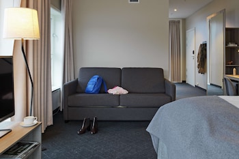 Family Room (Superior)