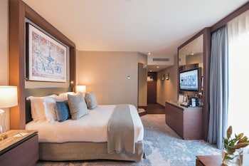 Classic Room, 1 Queen Bed, Balcony