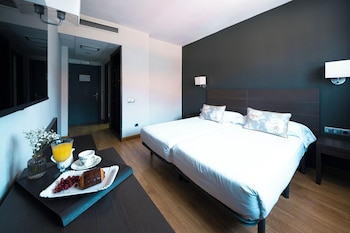 Standard Room, 1 Double or 2 Twin Beds