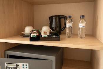 Superior Single Room, Partial Sea View