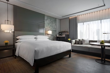 Room, 1 King Bed, Non Smoking, City View (Corner)
