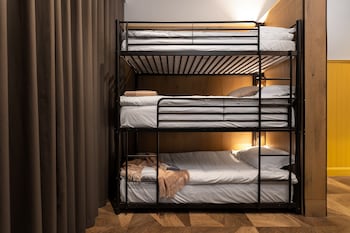 Family Room, Multiple Beds