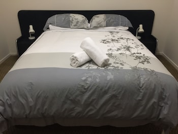 Standard Suite, 2 Bedrooms, Non Smoking, Kitchen