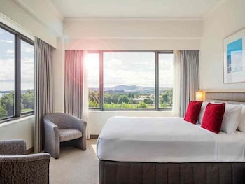 Junior Suite, 1 King Bed, Lake View
