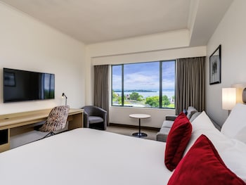 Room, 1 King Bed, Lake View