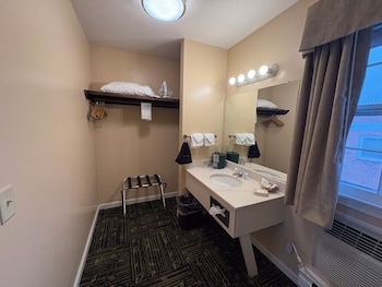 Economy Single Room, 1 Queen Bed, Annex Building