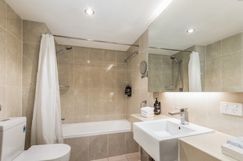 Deluxe Room, 1 Queen and 1 Single