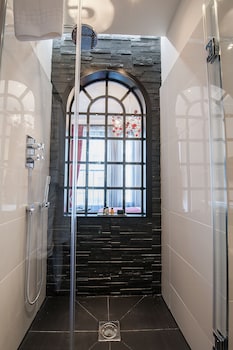 Drop Dead Gorgeous Splash Suite