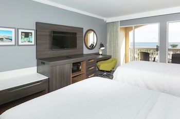 Family Room, 2 Queen Beds, Non Smoking (Beach Side)