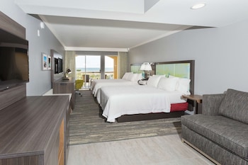 Family Room, 2 Queen Beds, Non Smoking (Beach Side)