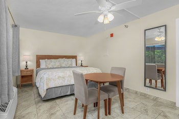 Standard Room, 1 King Bed